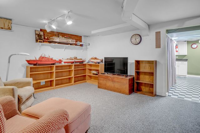 717 Grandview Ave, Newton, KS 67114