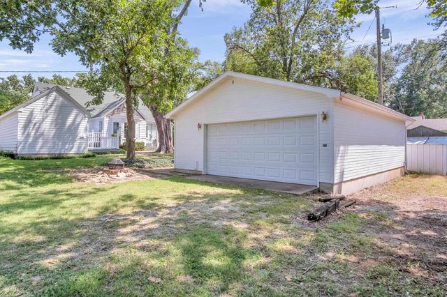 717 Grandview Ave, Newton, KS 67114