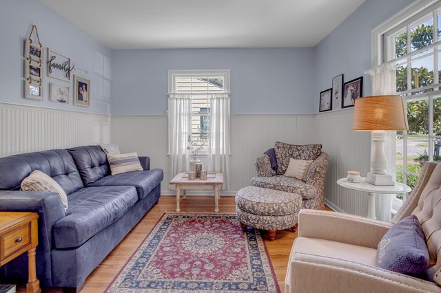 717 Grandview Ave, Newton, KS 67114