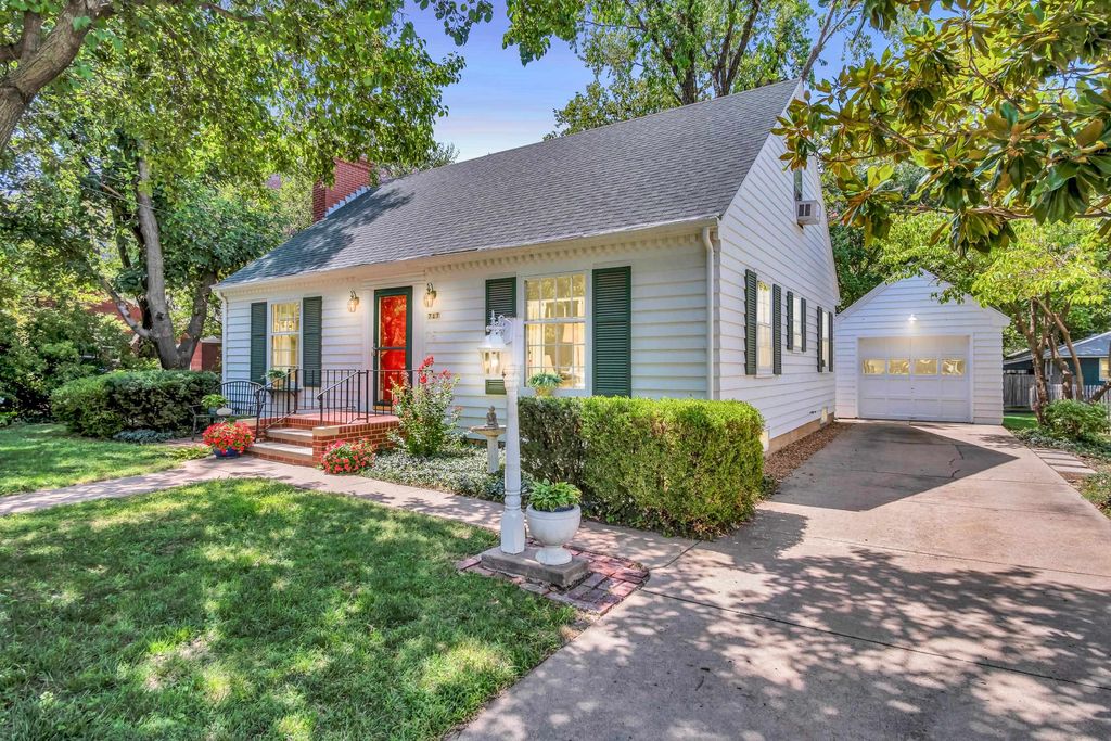 717 Grandview Ave, Newton, KS 67114