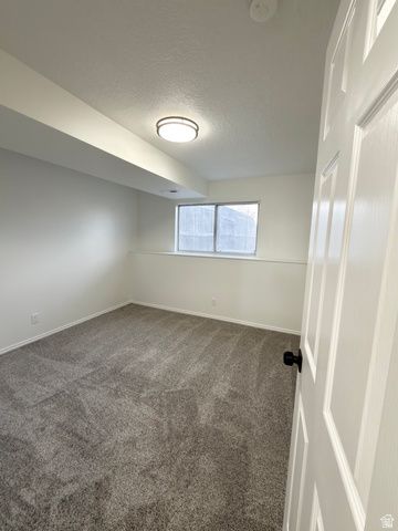 1467 W 1750 N, Clinton, UT 84015