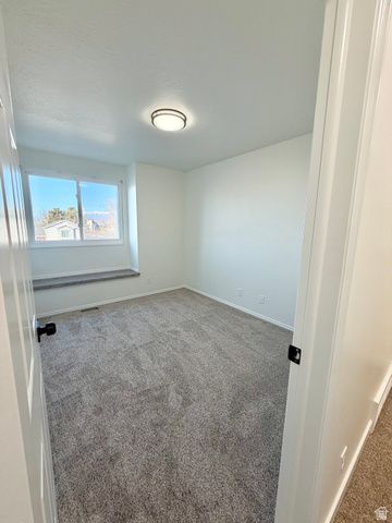 1467 W 1750 N, Clinton, UT 84015