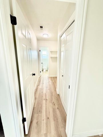 1467 W 1750 N, Clinton, UT 84015