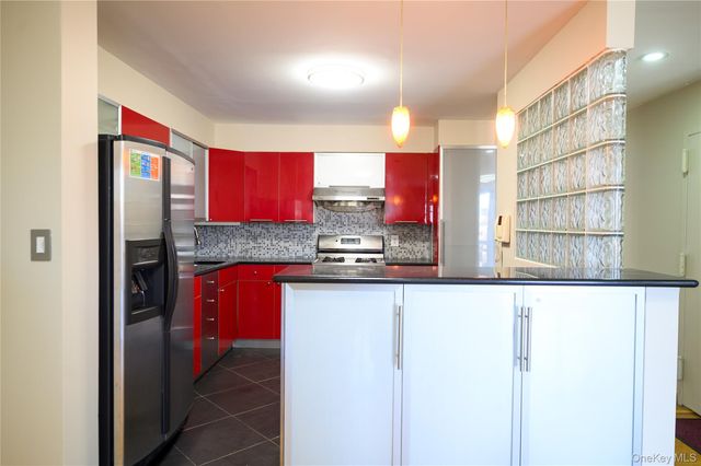 7124 164th Street 2FL, Fresh Meadows, NY 11365