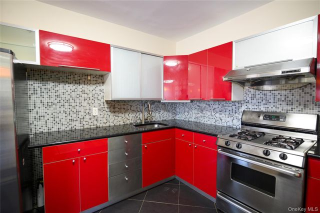 7124 164th Street 2FL, Fresh Meadows, NY 11365