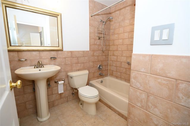 7124 164th Street 2FL, Fresh Meadows, NY 11365