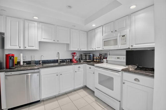 7847 Lakeside Boulevard 1024, Boca Raton, FL 33434