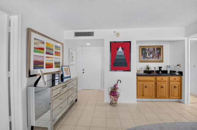 7847 Lakeside Boulevard 1024, Boca Raton, FL 33434