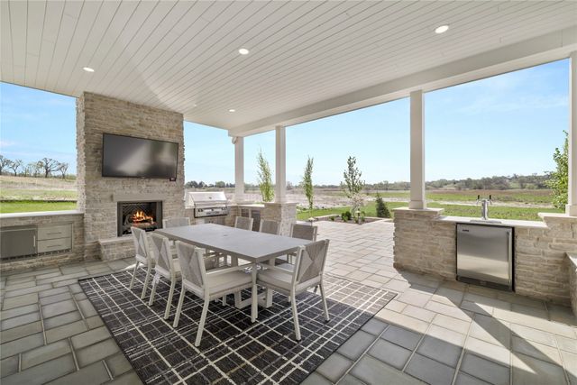 11864 Meadow Springs Drive, Johnston, IA 50131