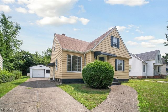 5359 West Boulevard, Maple Heights, OH 44137