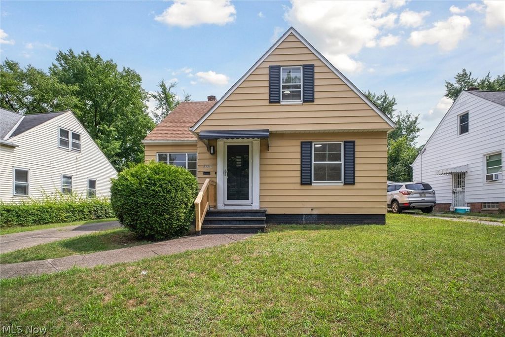 5359 West Boulevard, Maple Heights, OH 44137