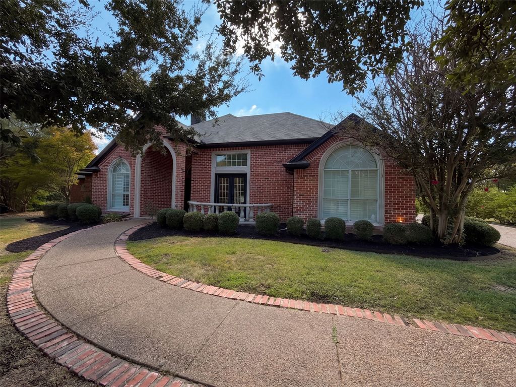 2836 S Lakeview Drive, Cedar Hill, TX 75104 — exterior