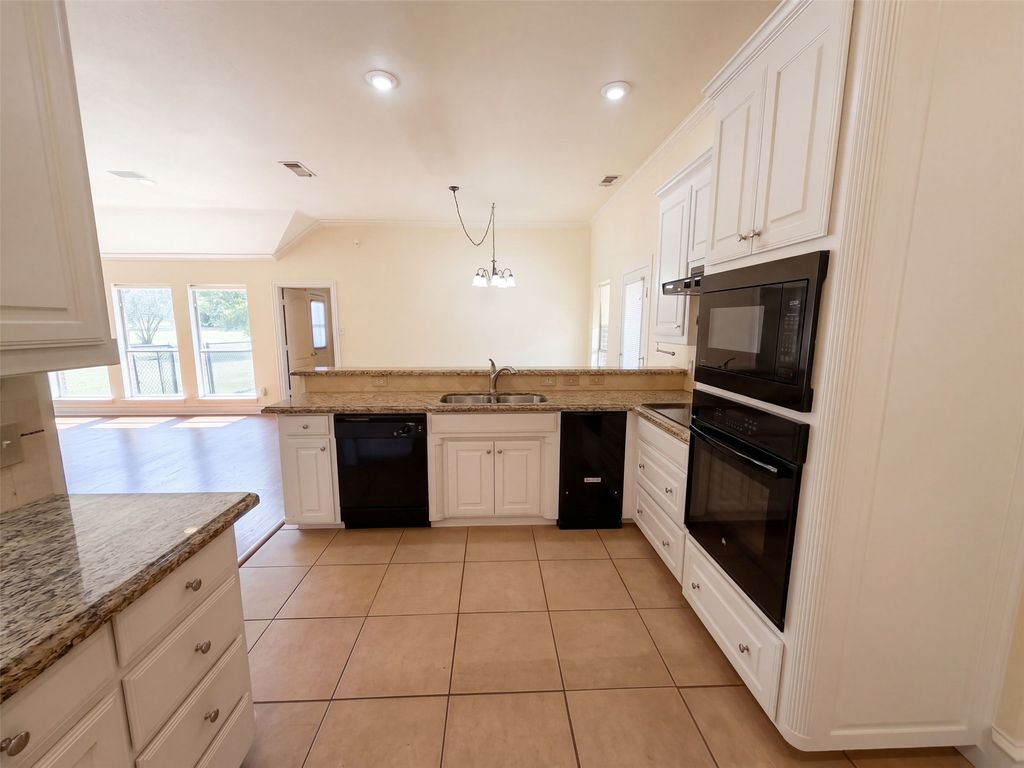 2836 S Lakeview Drive, Cedar Hill, TX 75104 — photo 2