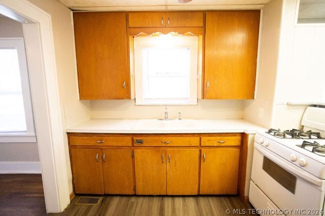 1147 S Florence Avenue, Tulsa, OK 74104