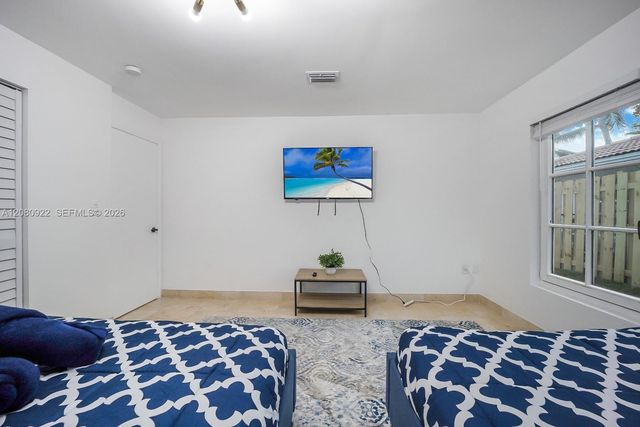 2286 NE 215th Street 2286, Miami, FL 33180