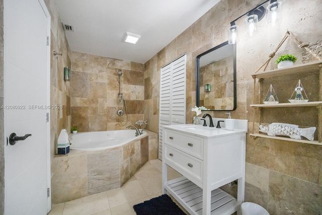 2286 NE 215th Street 2286, Miami, FL 33180
