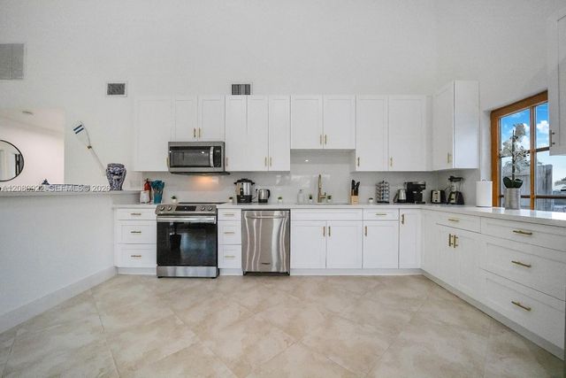 2286 NE 215th Street 2286, Miami, FL 33180