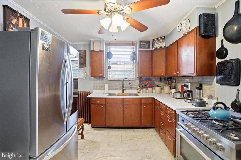 Image 11 of property listing at 905 FAYETTE ST, Cumberland, MD 21502