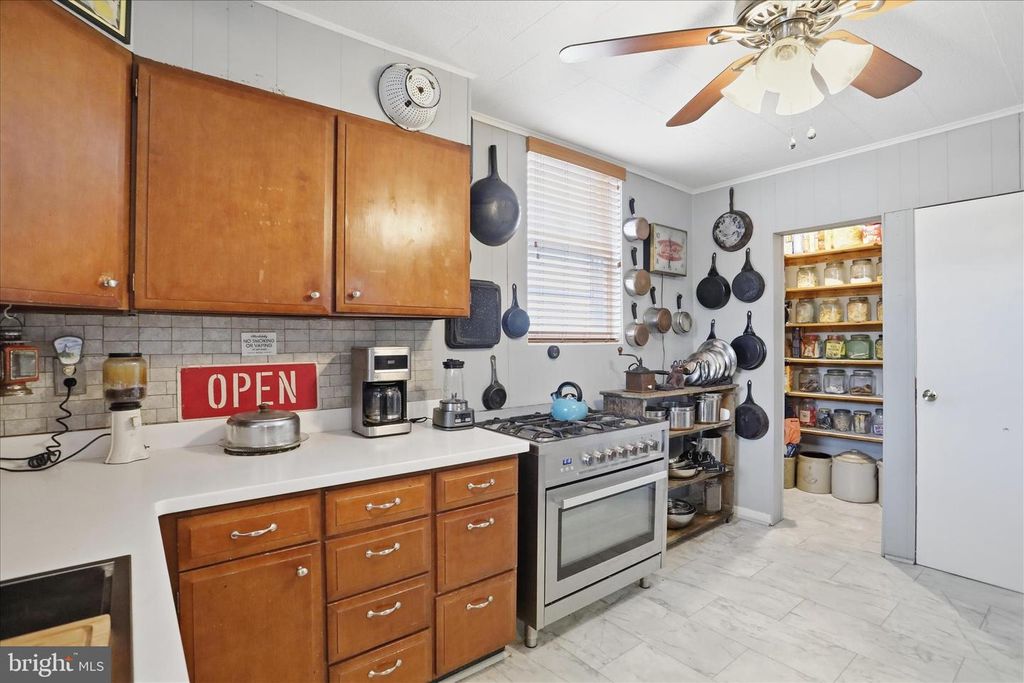 Image 13 of property listing at 905 FAYETTE ST, Cumberland, MD 21502