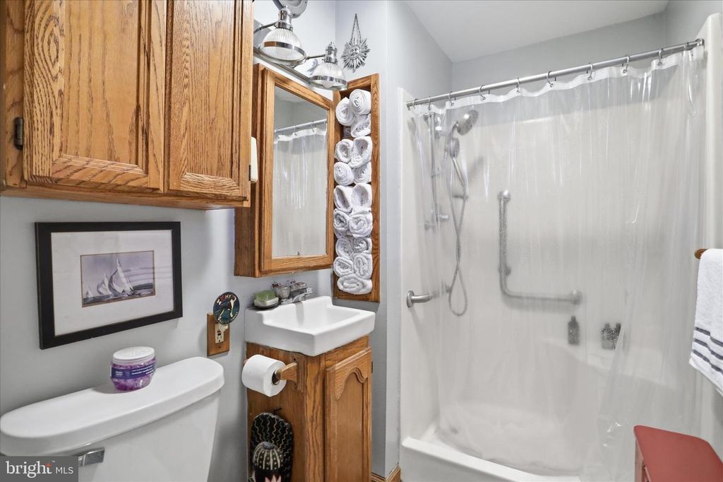 Image 14 of property listing at 905 FAYETTE ST, Cumberland, MD 21502