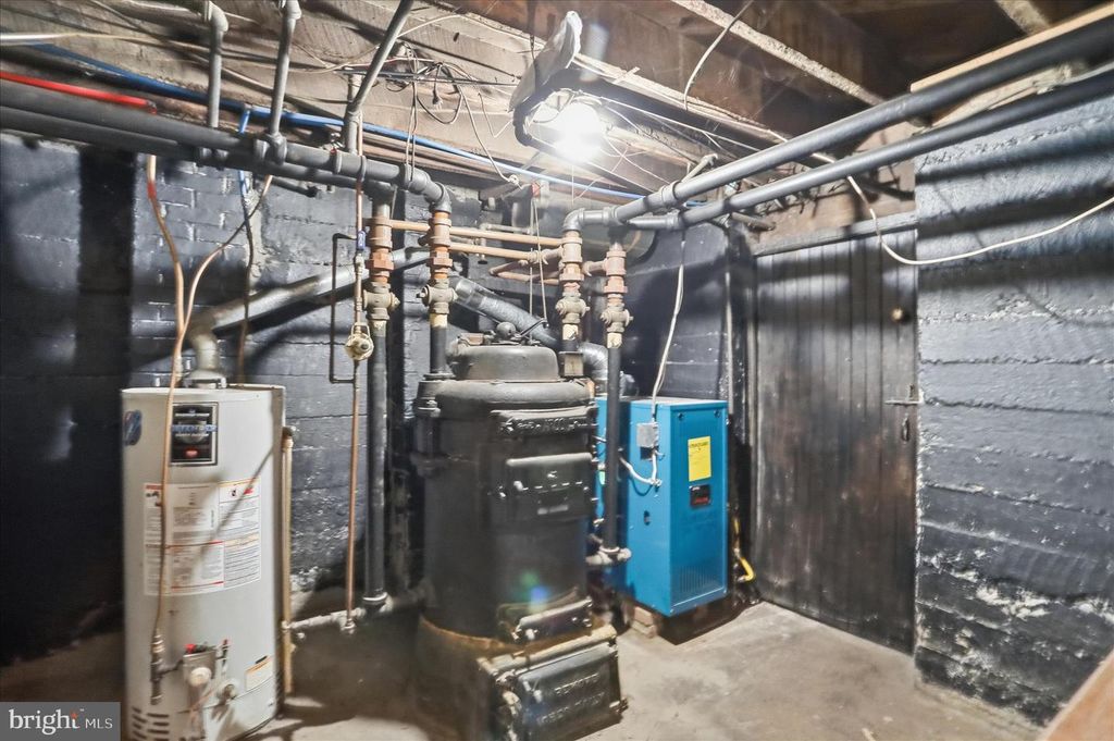 Image 23 of property listing at 905 FAYETTE ST, Cumberland, MD 21502