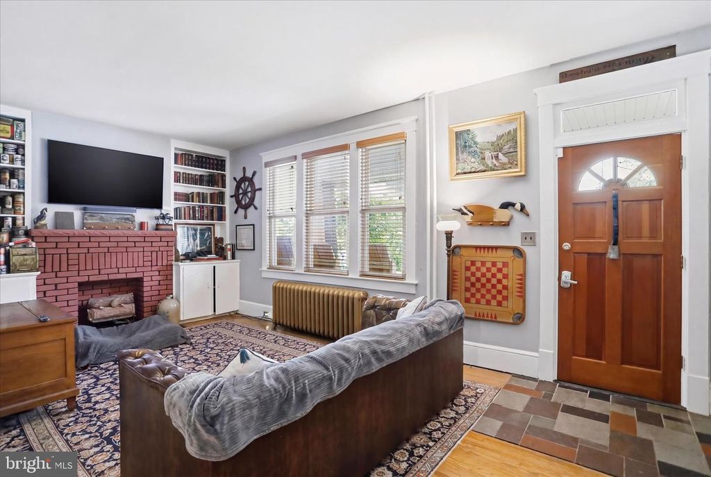 Image 4 of property listing at 905 FAYETTE ST, Cumberland, MD 21502