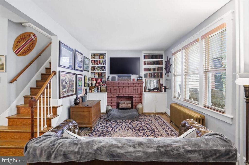 Image 5 of property listing at 905 FAYETTE ST, Cumberland, MD 21502
