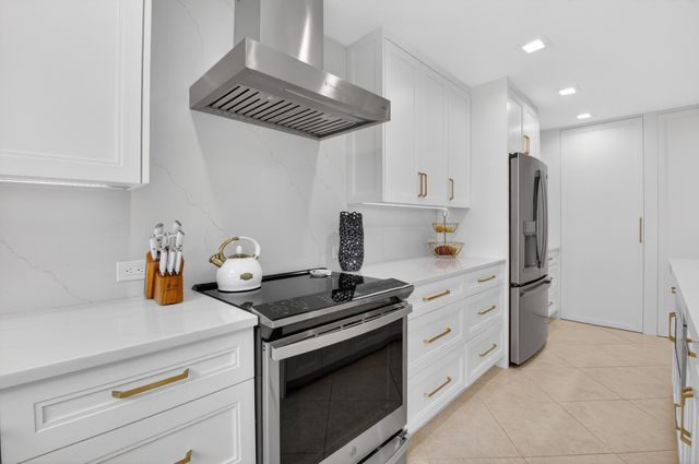 19560 Sawgrass Drive 2203, Boca Raton, FL 33434