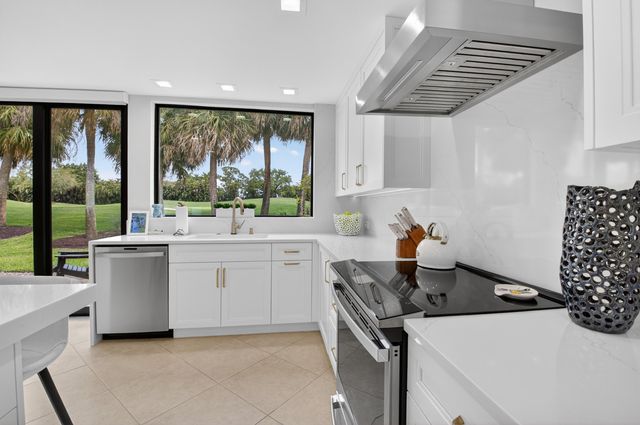 19560 Sawgrass Drive 2203, Boca Raton, FL 33434