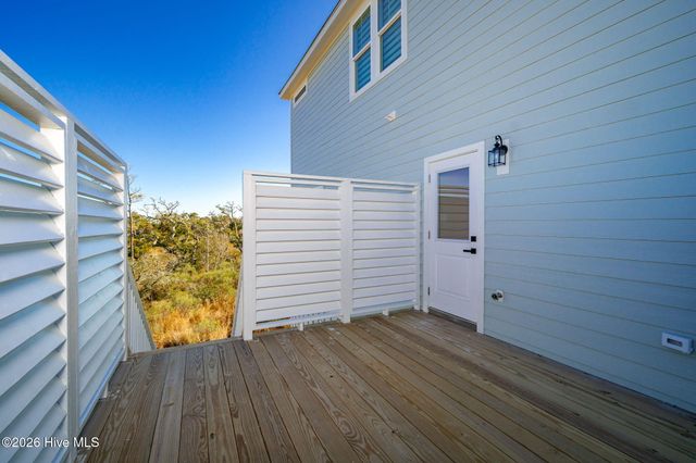 919 Calamanda Court, Morehead City, NC 28557