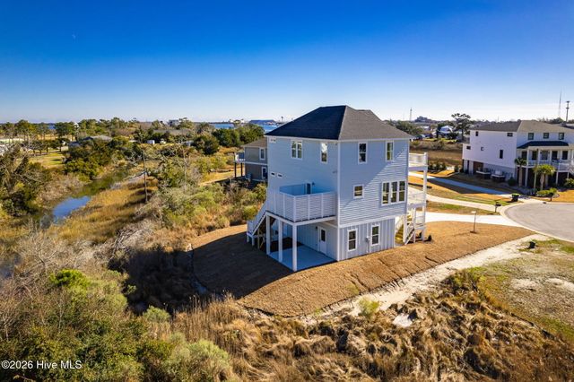 919 Calamanda Court, Morehead City, NC 28557