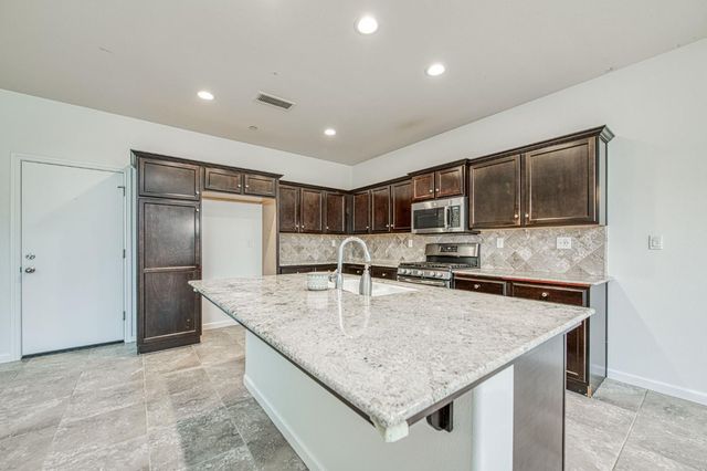 2143 Lombard Lane, Clovis, CA 93619