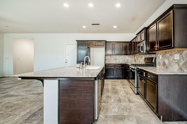 2143 Lombard Lane, Clovis, CA 93619