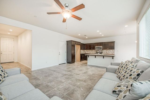 2143 Lombard Lane, Clovis, CA 93619