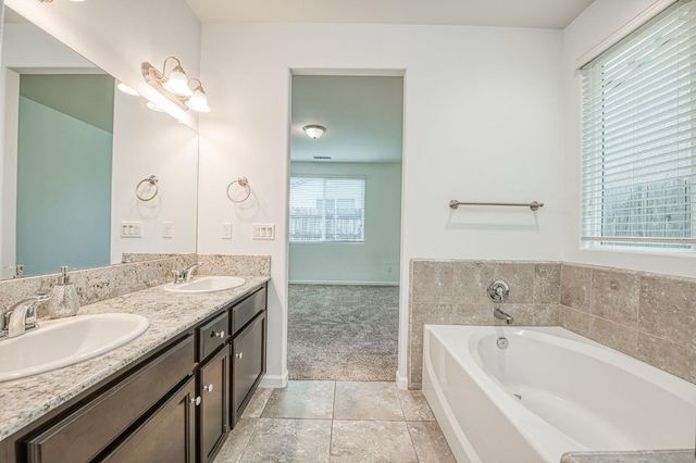 2143 Lombard Lane, Clovis, CA 93619