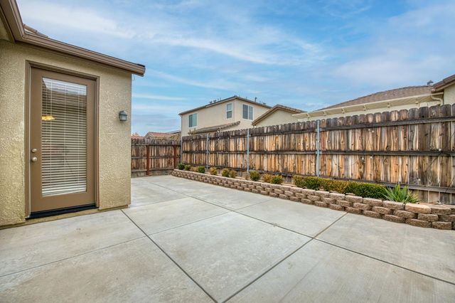 2143 Lombard Lane, Clovis, CA 93619