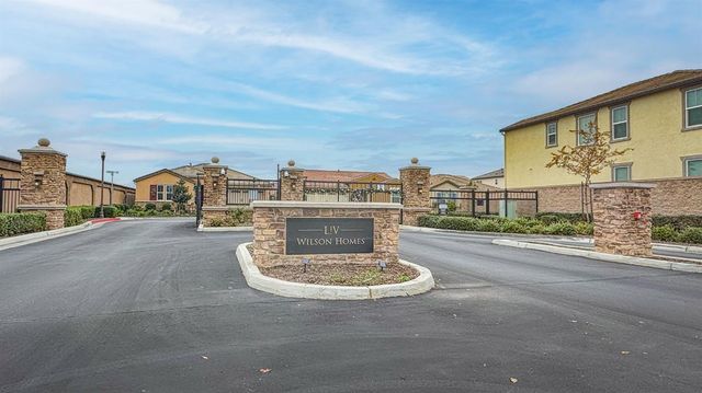 2143 Lombard Lane, Clovis, CA 93619