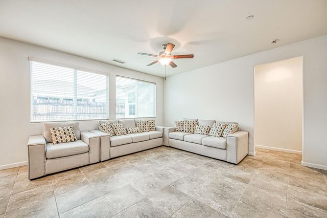 2143 Lombard Lane, Clovis, CA 93619