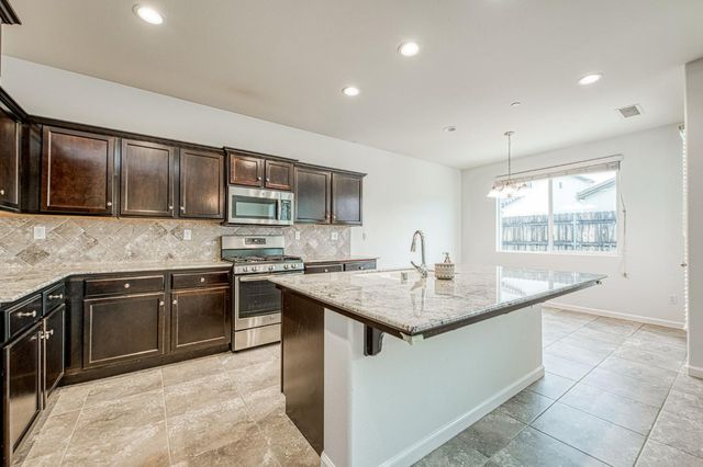 2143 Lombard Lane, Clovis, CA 93619