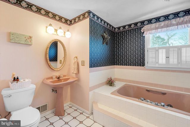 183 ROLAND RD, East Berlin, PA 17316