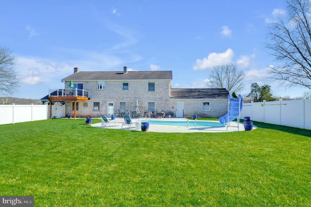 183 ROLAND RD, East Berlin, PA 17316