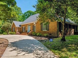 12 Lanier Drive, Chapel Hill, NC 27517