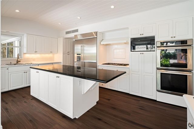 669 S Mashta Drive, Key Biscayne, FL 33149