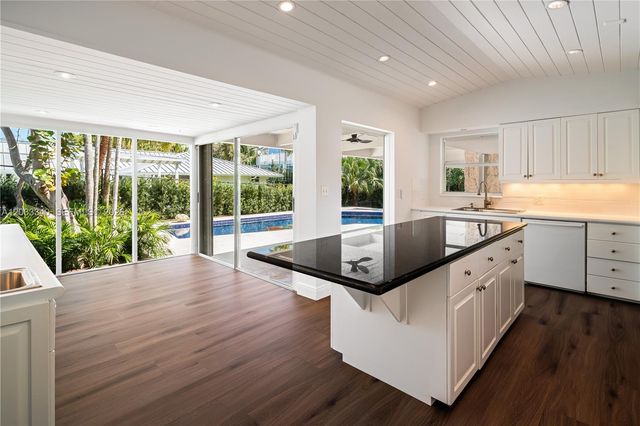 669 S Mashta Drive, Key Biscayne, FL 33149