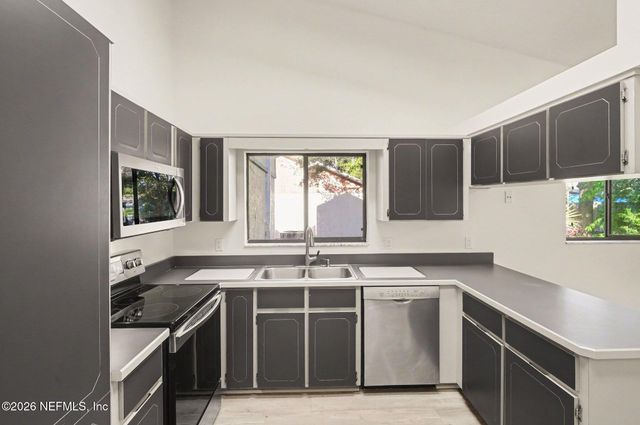 10 PATCHOGUE Lane, Palm Coast, FL 32164