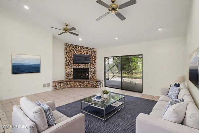 10 PATCHOGUE Lane, Palm Coast, FL 32164