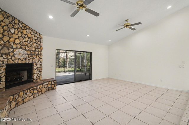 10 PATCHOGUE Lane, Palm Coast, FL 32164