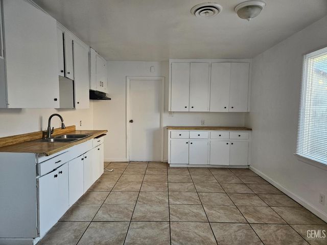 144 Rodriguez Avenue, Shafter, CA 93263