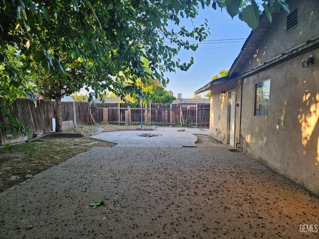 144 Rodriguez Avenue, Shafter, CA 93263
