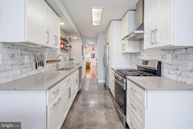 218 E BARNEY ST, Baltimore, MD 21230